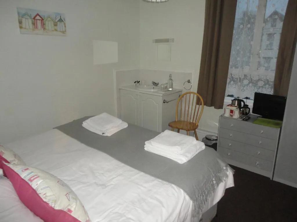 Bed and Breakfast Waves In Bournemouth 3*,