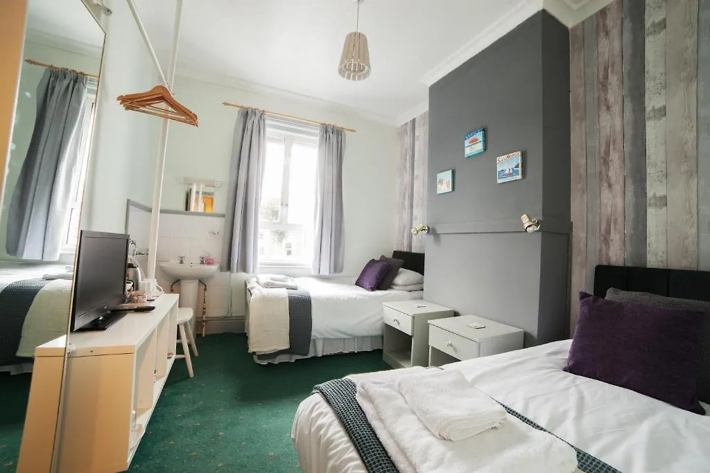 Bed & Breakfast Bed and Breakfast Waves In Bournemouth