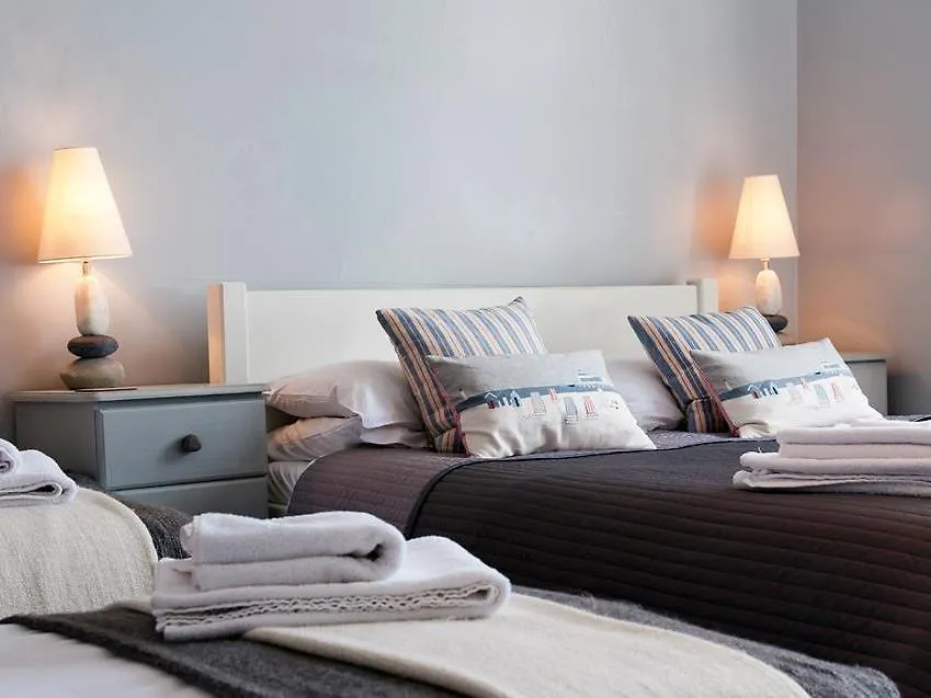 Bed and Breakfast Waves In Bournemouth