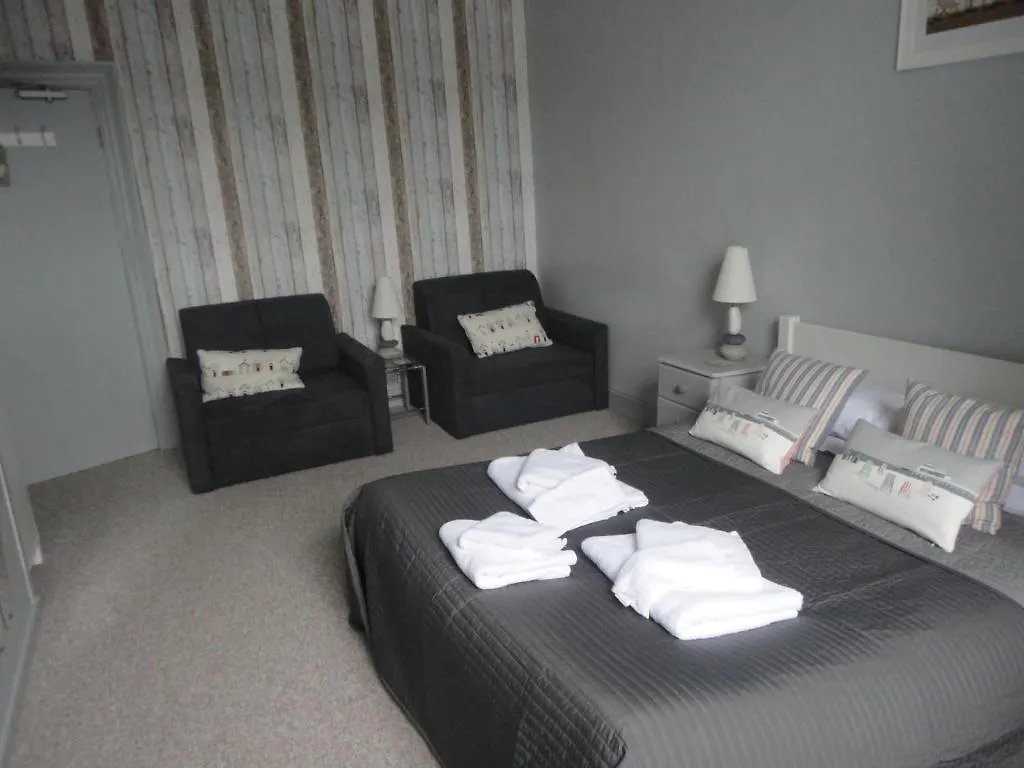 Bed and Breakfast Waves In Bournemouth