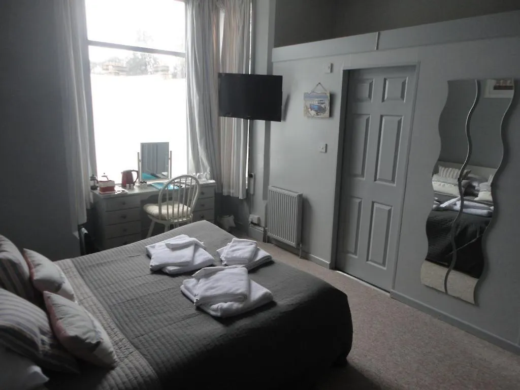 Bed & Breakfast Bed and Breakfast Waves In Bournemouth