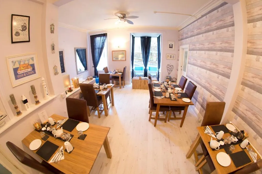 Bed and Breakfast Waves In Bournemouth Bed & Breakfast