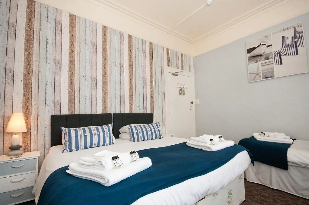 Bed and Breakfast Waves In Bournemouth Bed & Breakfast