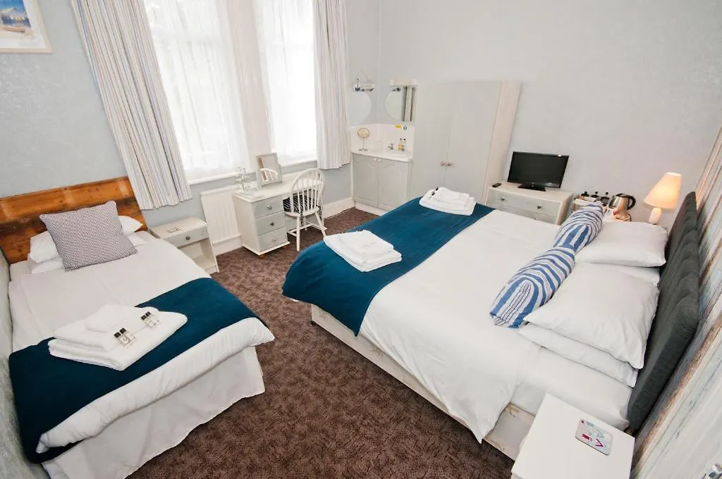 Bed and Breakfast Waves In Bournemouth 3*,  Velká Británie
